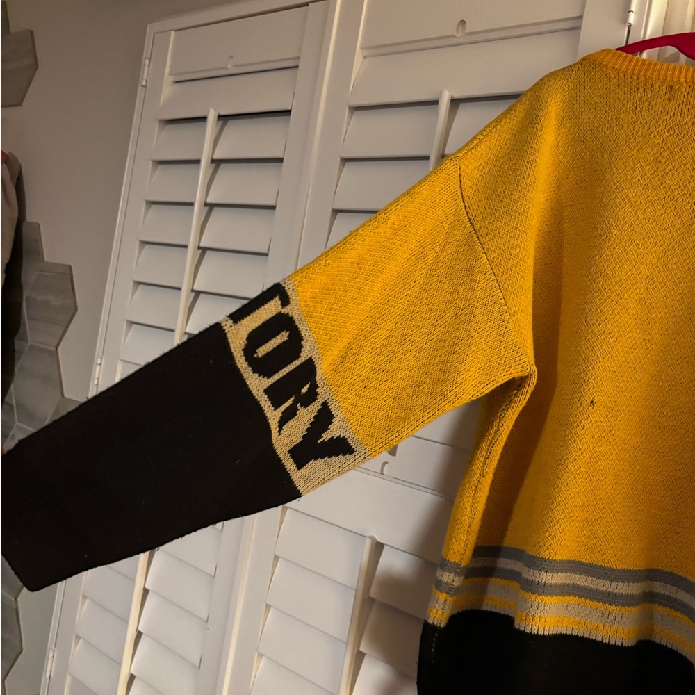Men’s Simpson Vintage Black and yellow  Graphic Sweater - Picture 8 of 10
